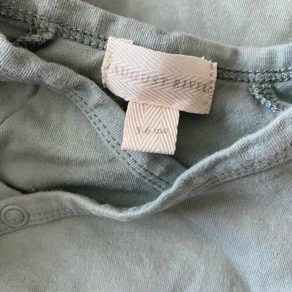 August River 3-6 onesie and pants bundle - Picture 4 of 4